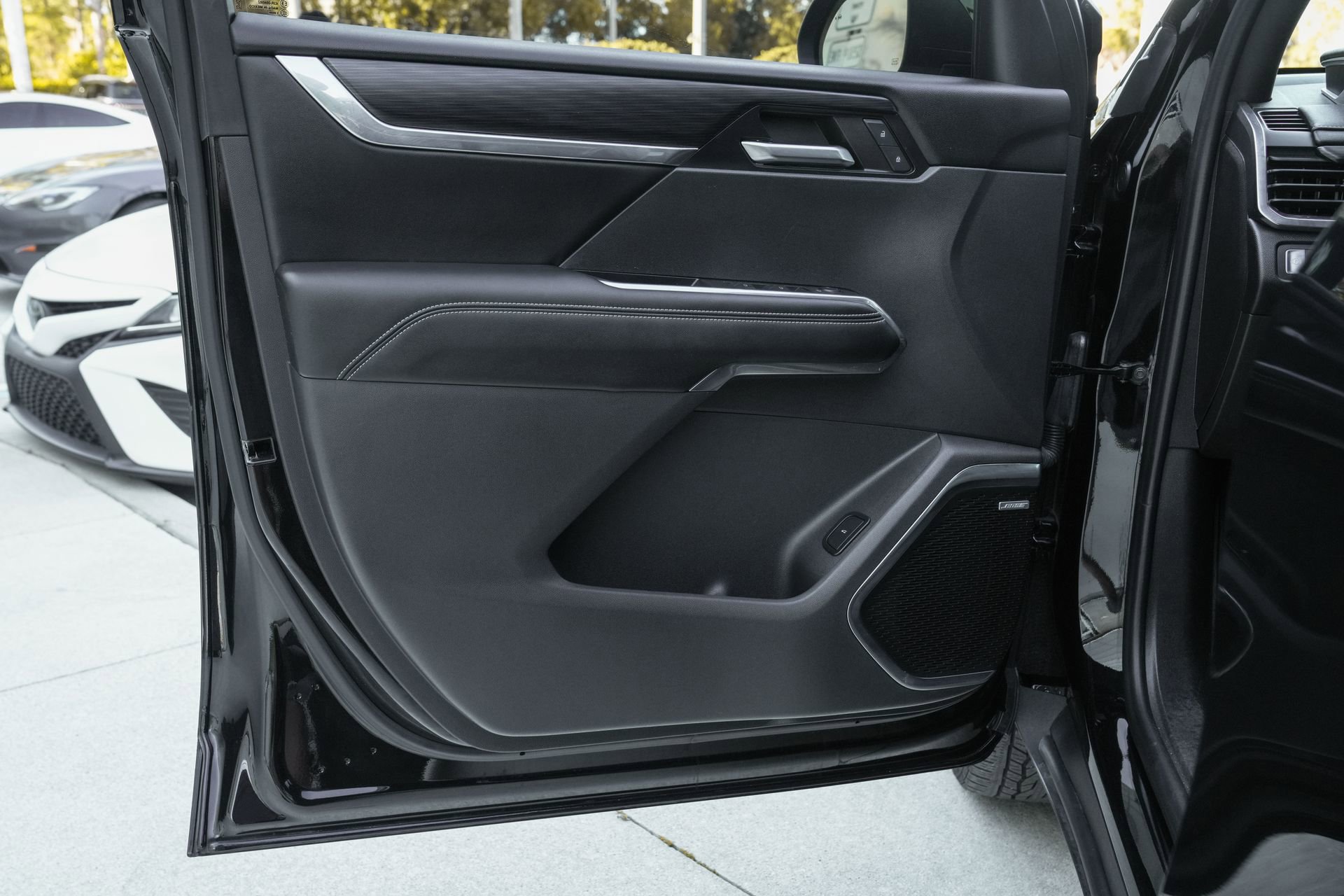 Used 2024 GMC Acadia Elevation image 32