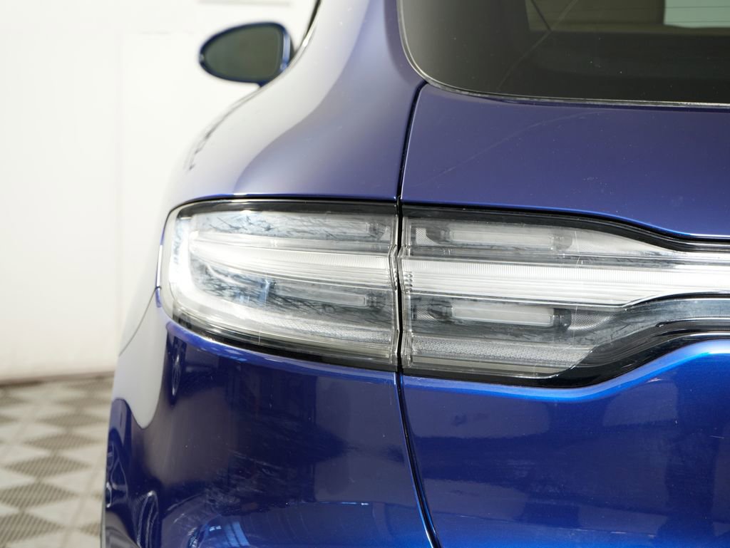 Certified 2024 Porsche Macan image 12