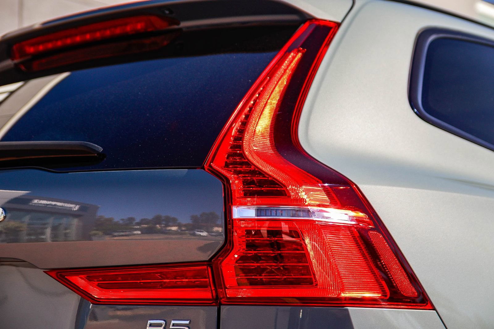 Used 2023 Volvo XC60 B5 Ultimate w/ Climate Package image 9