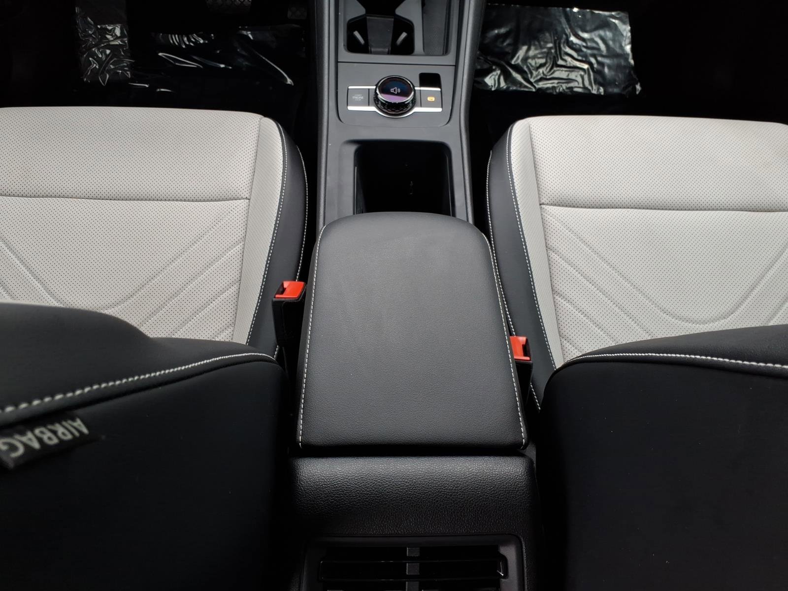 Certified 2025 Volkswagen Tiguan SE AWD/4WD image 25