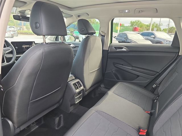 New 2026 Volkswagen Taos SE FWD image 9