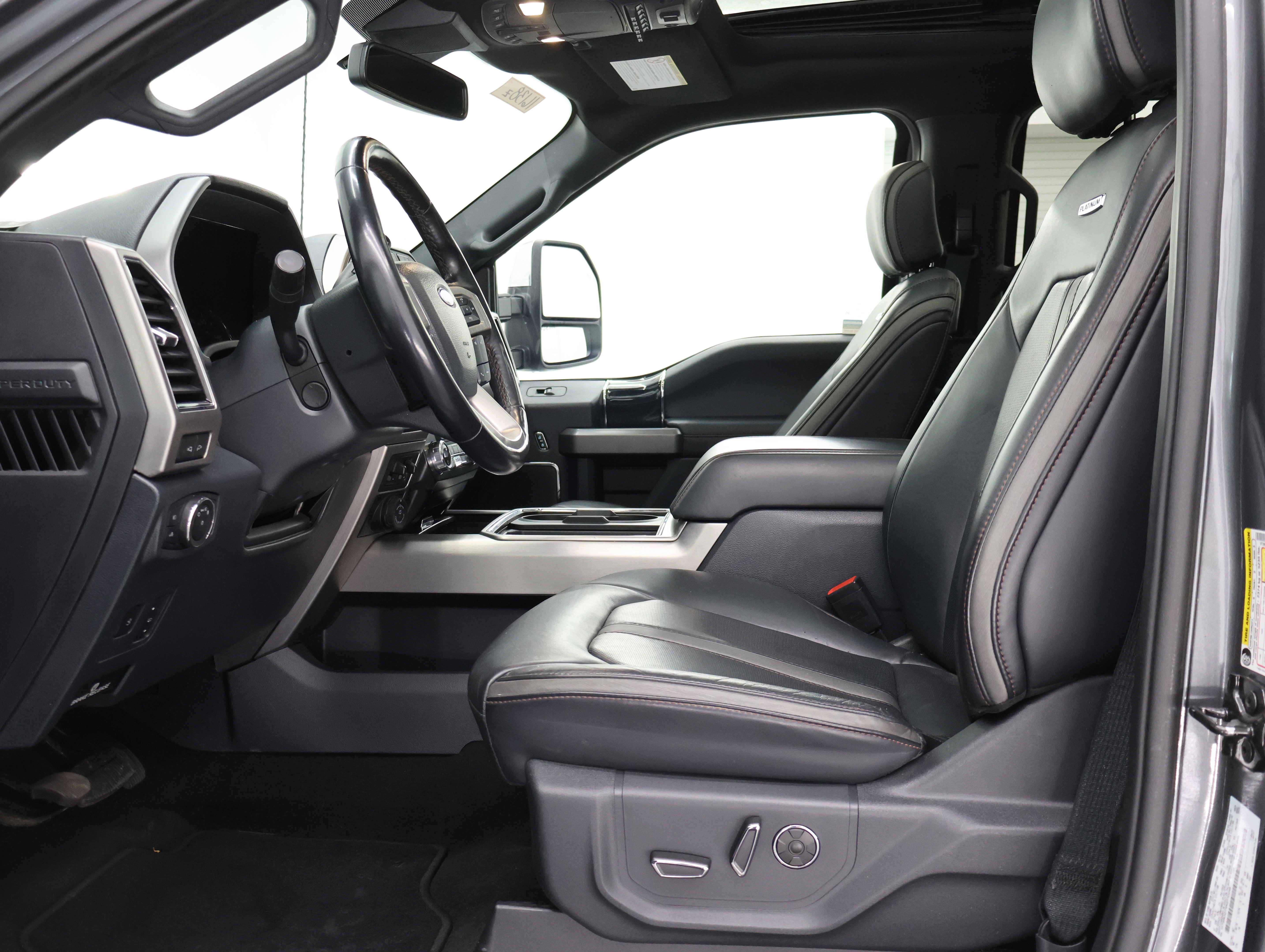 Used 2022 Ford F350 Platinum AWD/4WD image 7
