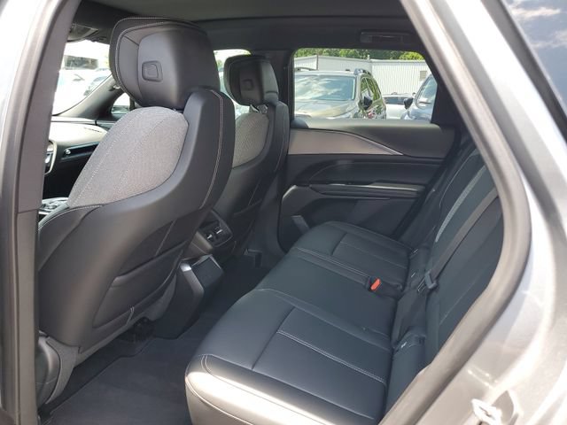 Used 2024 Cadillac Lyriq Tech AWD/4WD image 14