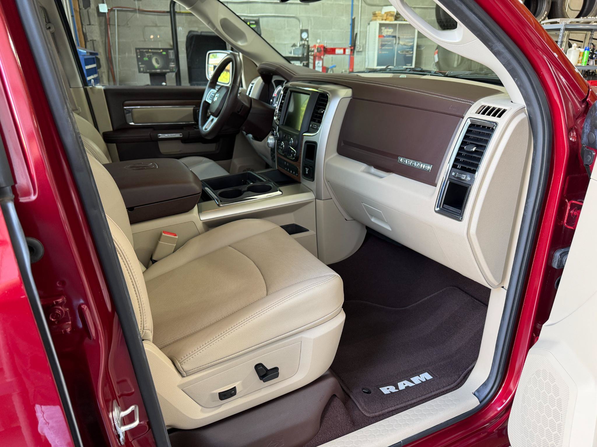 Used 2014 RAM 1500 Laramie w/ Convenience Group AWD/4WD image 19