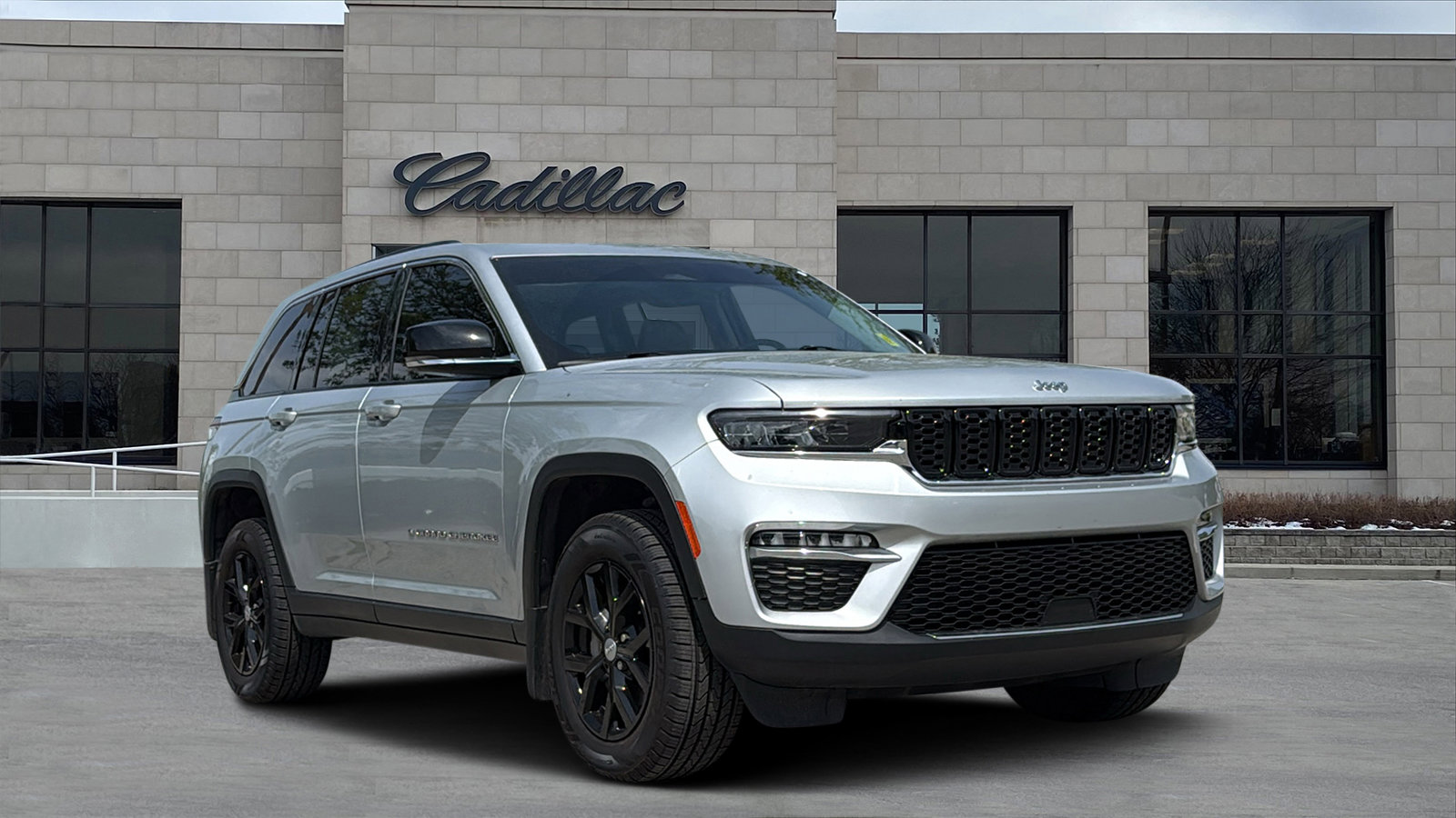 Used 2022 Jeep Grand Cherokee Limited AWD/4WD image 1
