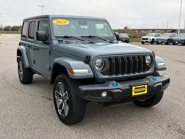 Used 2024 Jeep Wrangler Unlimited image 3