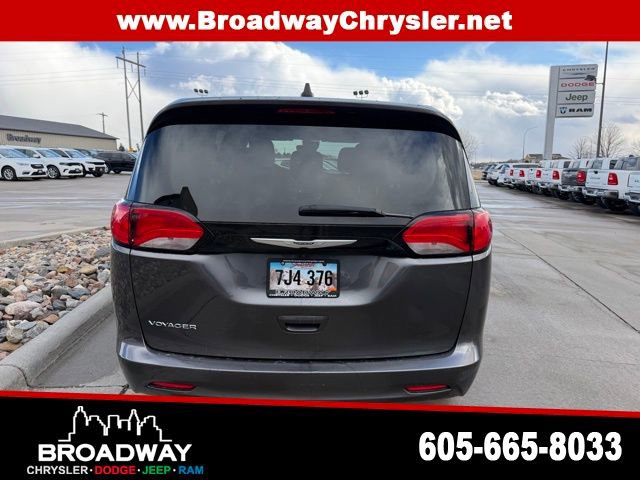 Used 2023 Chrysler Voyager LX image 7