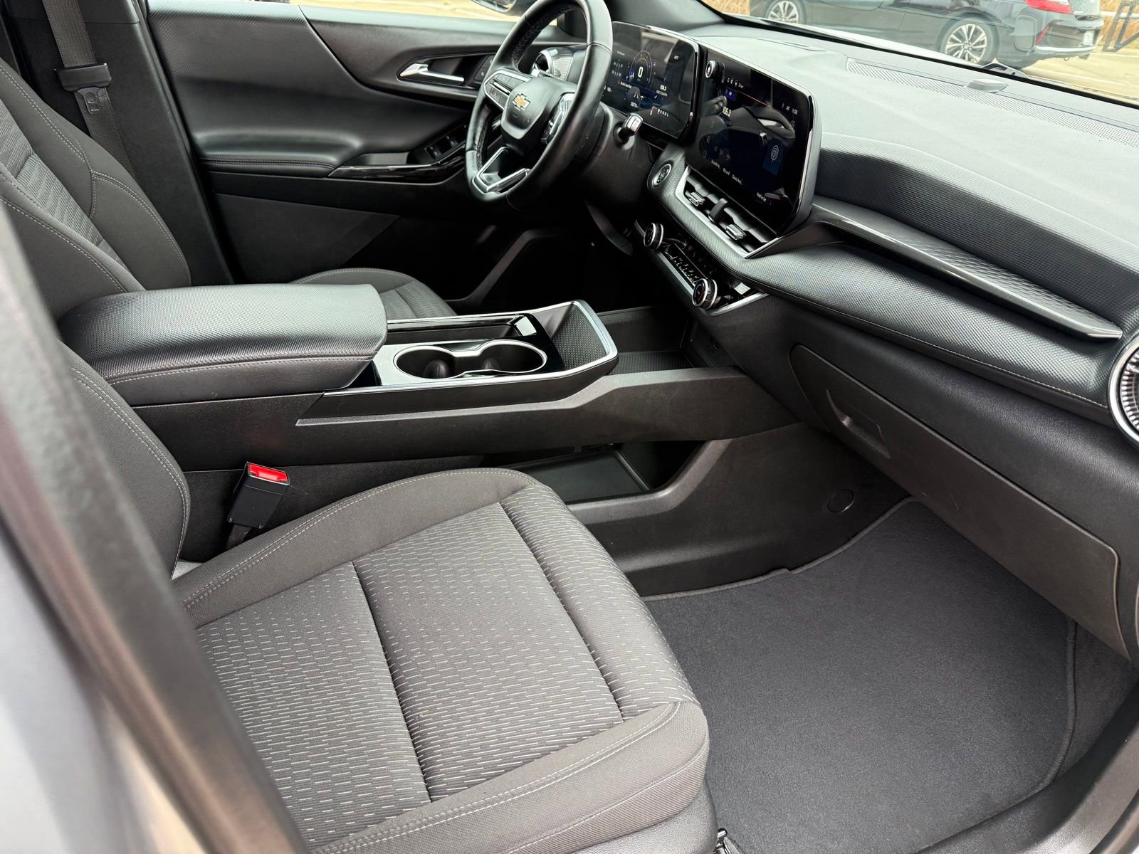 Used 2025 Chevrolet Equinox LT FWD image 16