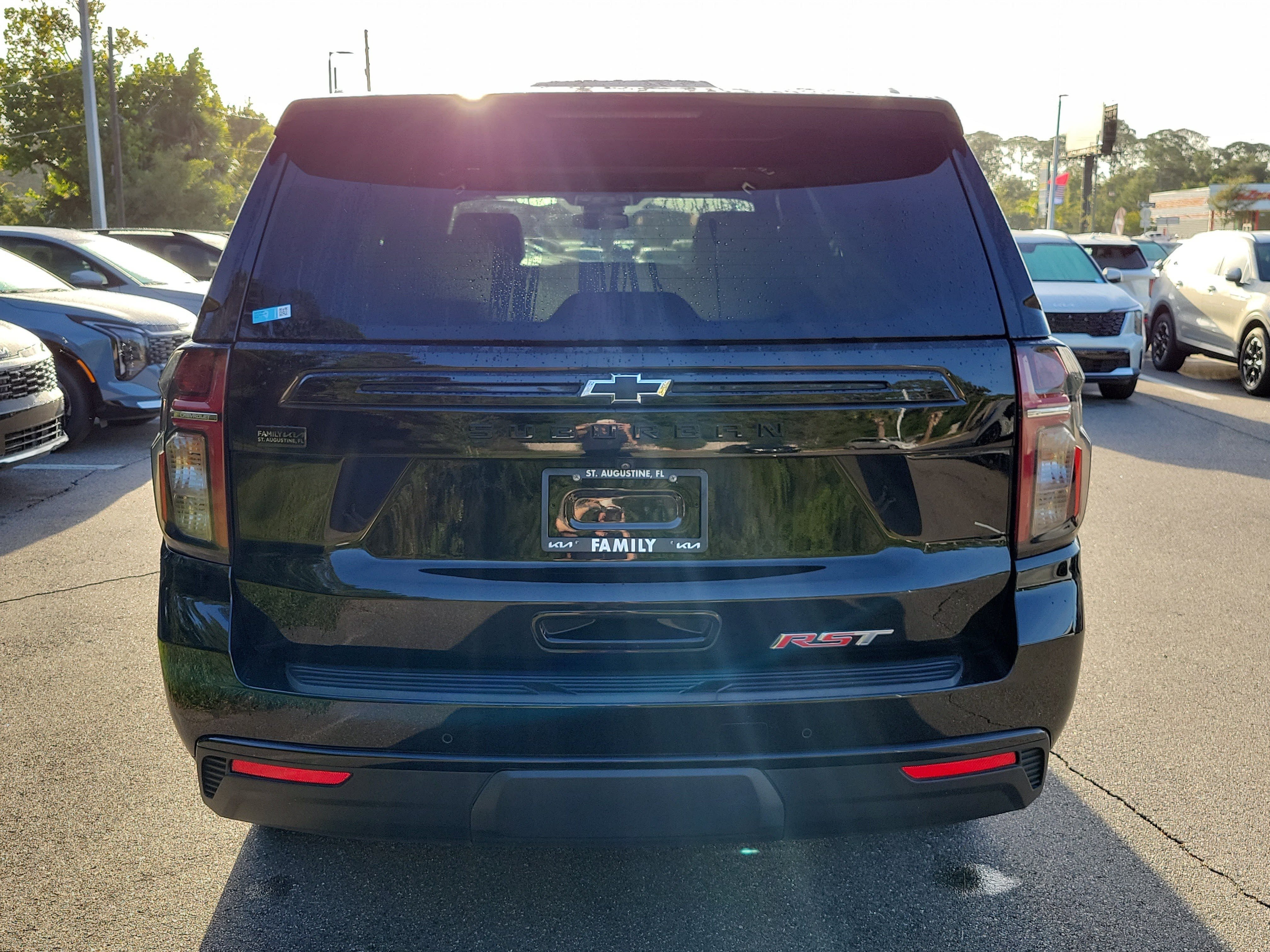 Used 2023 Chevrolet Suburban RST RWD image 4