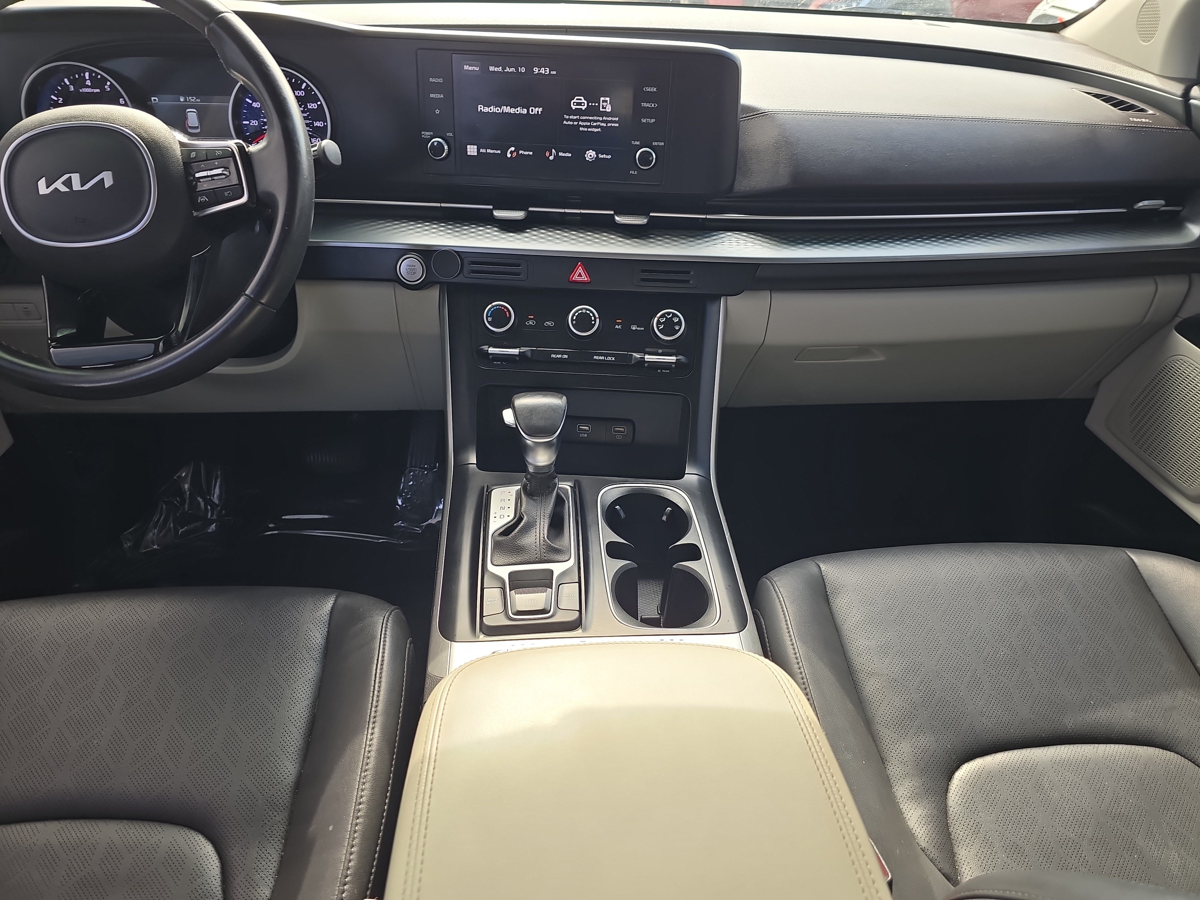 Used 2023 Kia Carnival LX FWD image 14