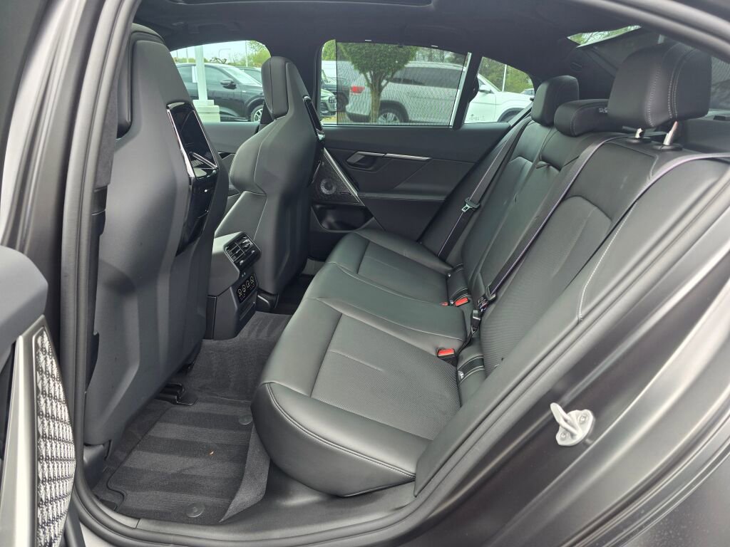 Used 2026 BMW M5 image 18