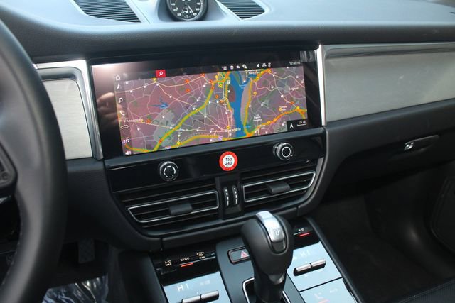 Certified 2026 Porsche Macan image 18