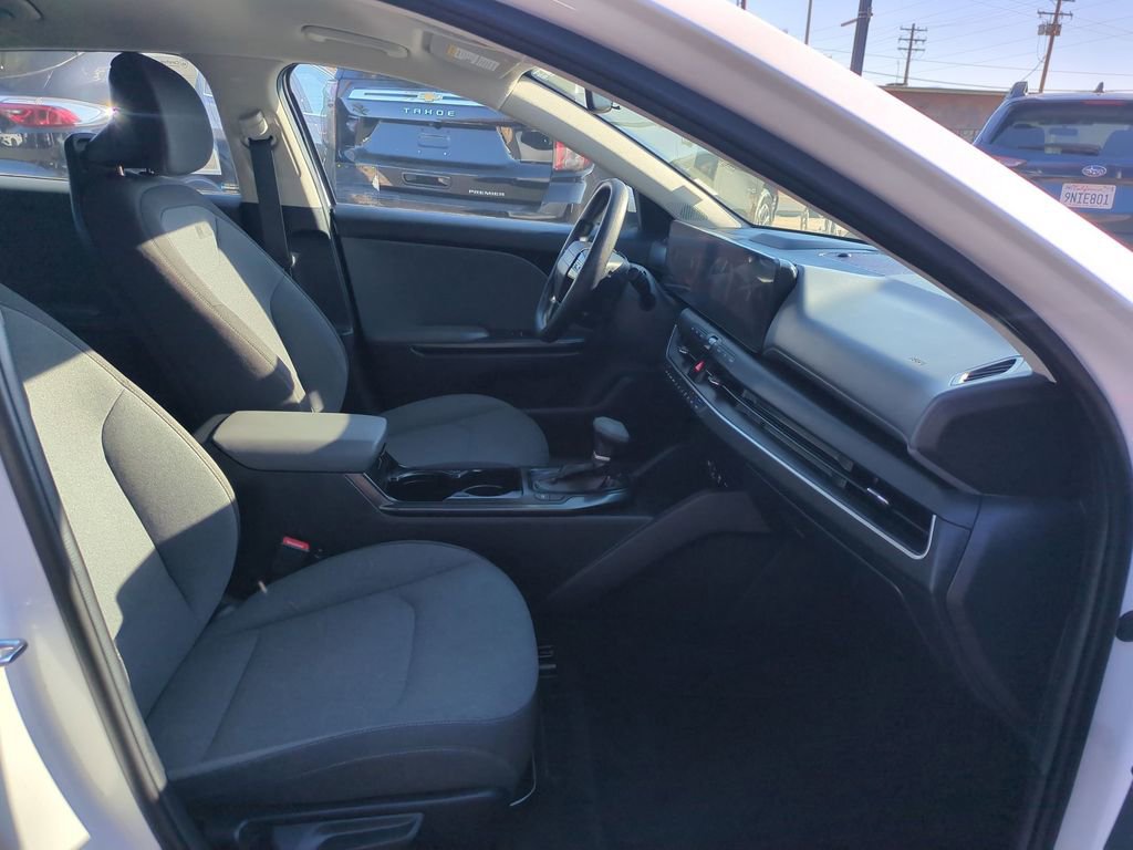 Used 2025 Kia K4 FWD image 30