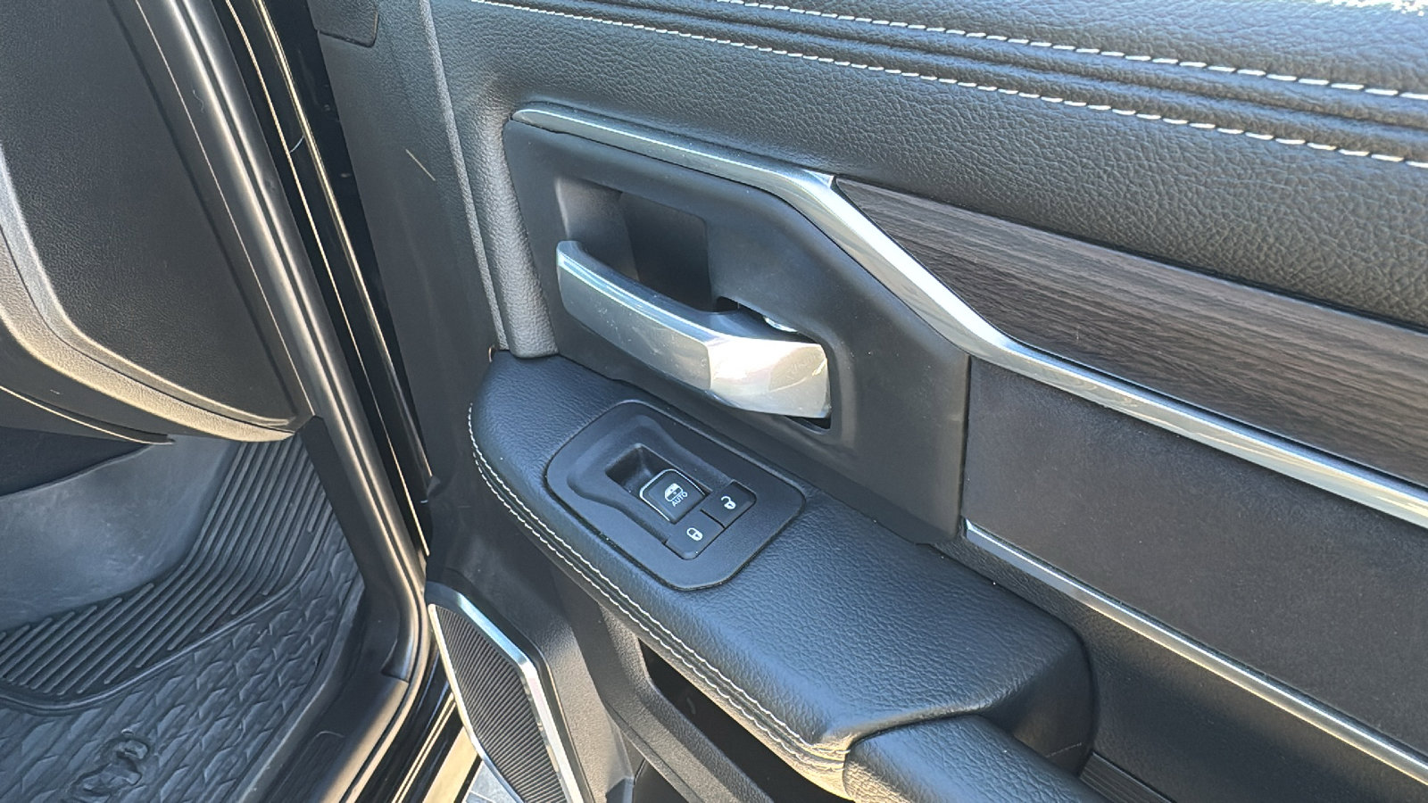 Used 2025 RAM 3500 Laramie w/ Night Edition image 30