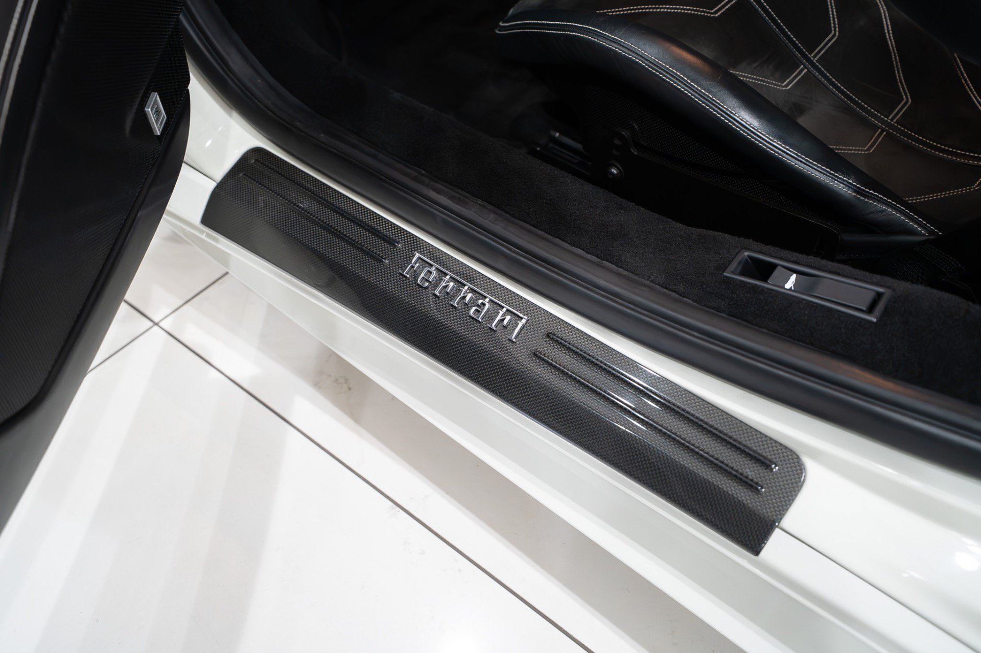 Used 2013 Ferrari 458 Spider RWD image 11
