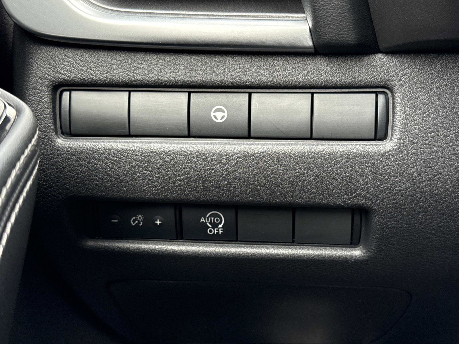 Used 2023 Nissan Rogue SV image 12