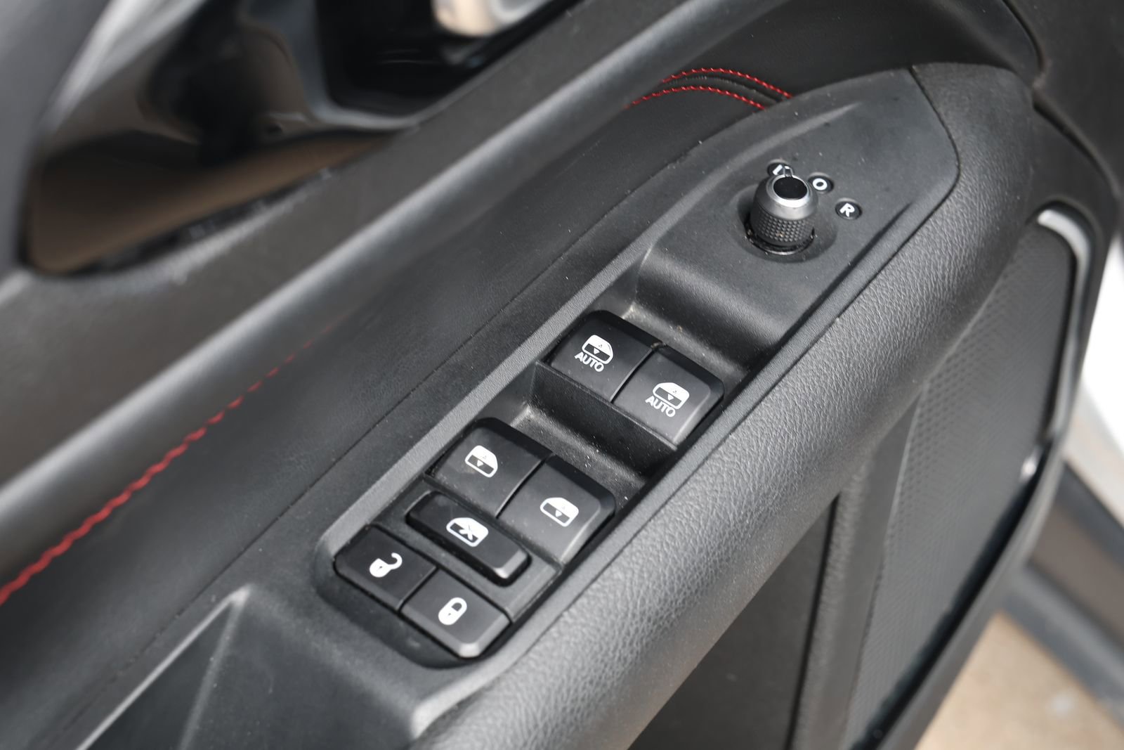 Used 2024 Jeep Compass Trailhawk image 27