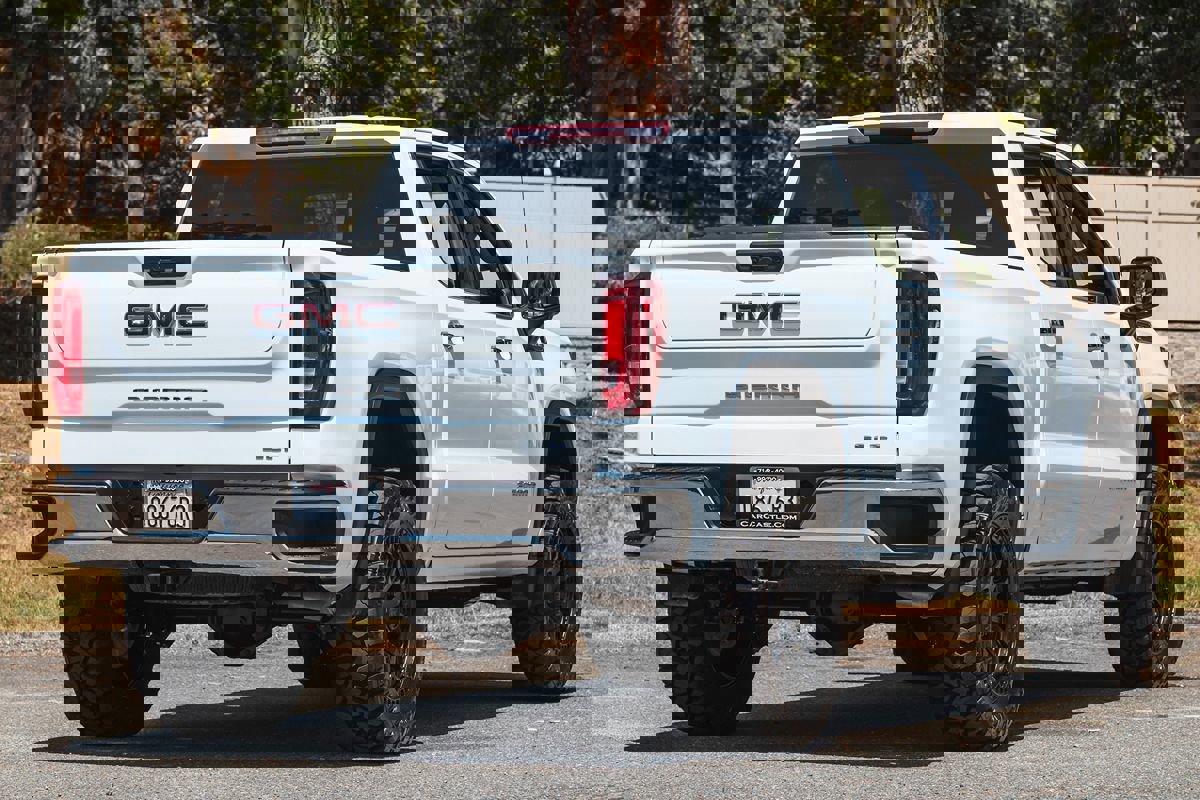 Used 2024 GMC Sierra 1500 SLT image 12