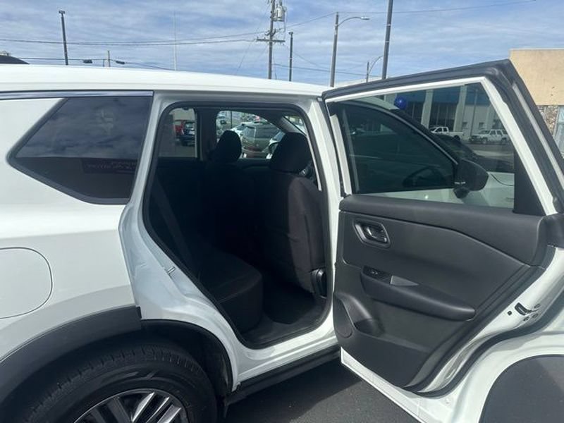 Used 2024 Nissan Rogue S AWD/4WD image 10