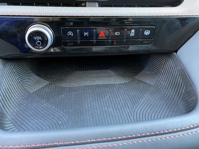 Used 2026 Ford Explorer Active AWD/4WD image 14