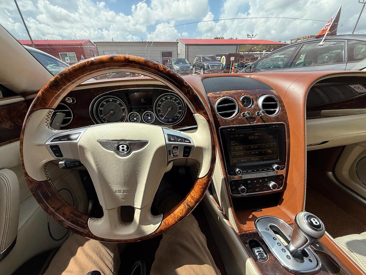 Used 2015 Bentley Flying Spur W12 image 32
