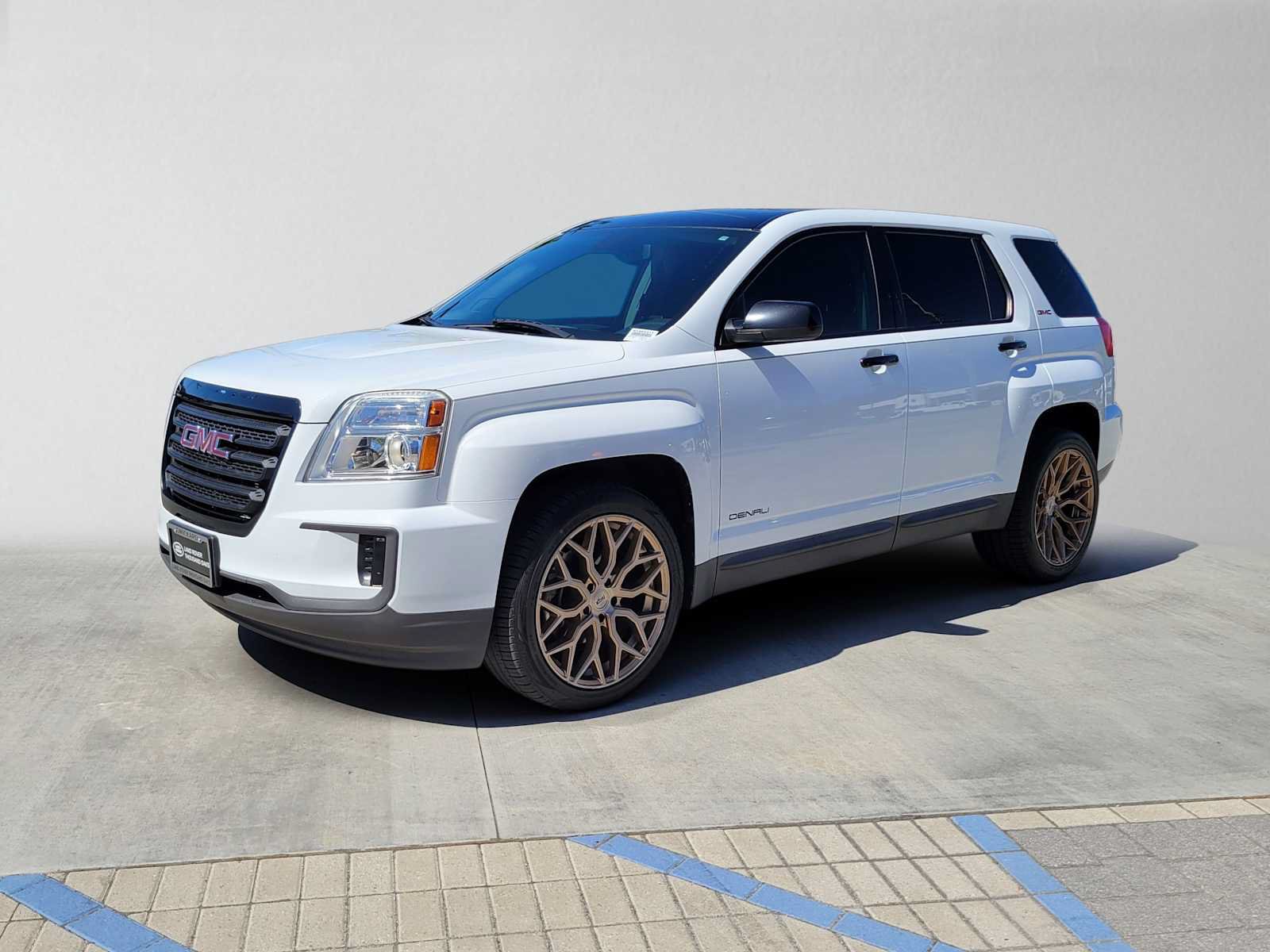 Used 2016 GMC Terrain SLE FWD image 1