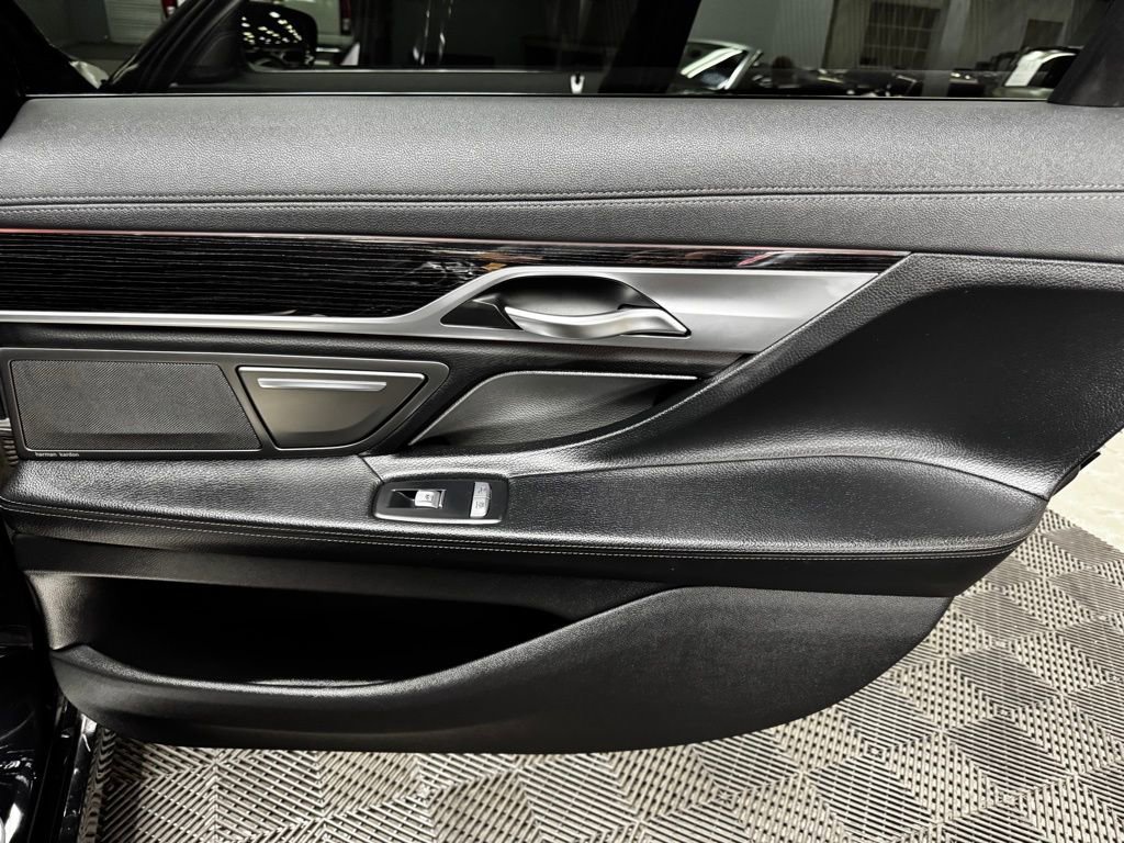 Used 2022 BMW 740i RWD image 49