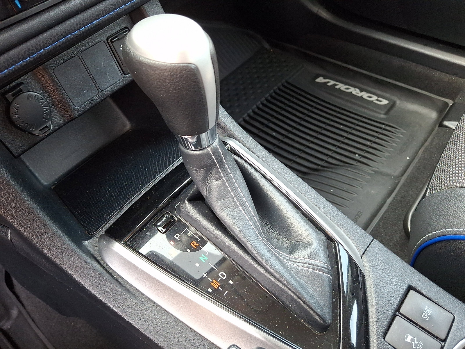 Used 2018 Toyota Corolla SE FWD image 15