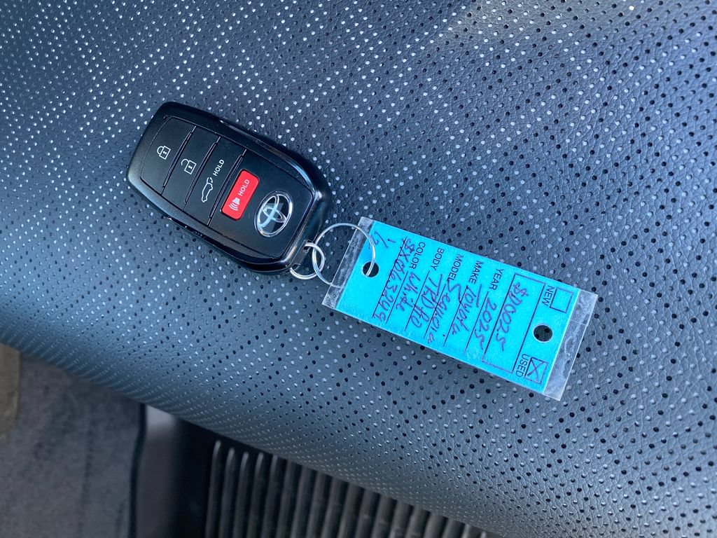 Used 2025 Toyota Sequoia 4WD image 27