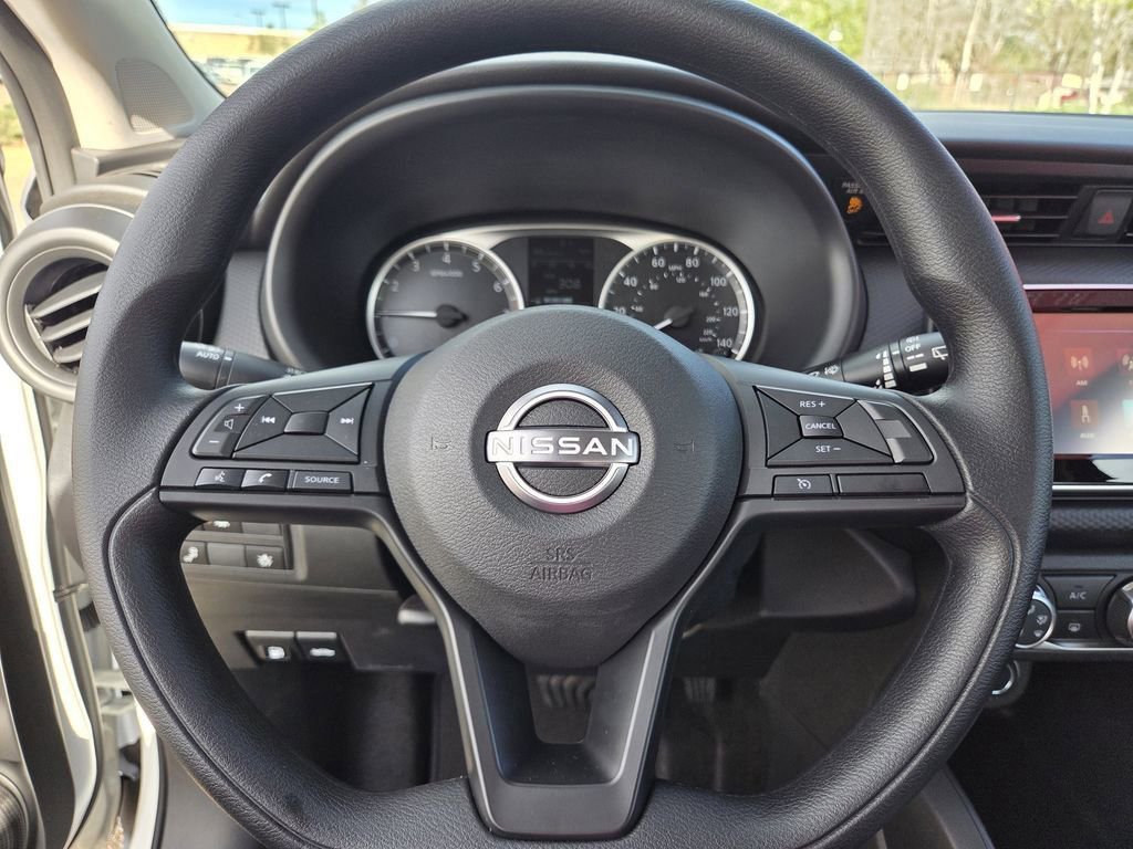 Certified 2025 Nissan Kicks Play S image 18