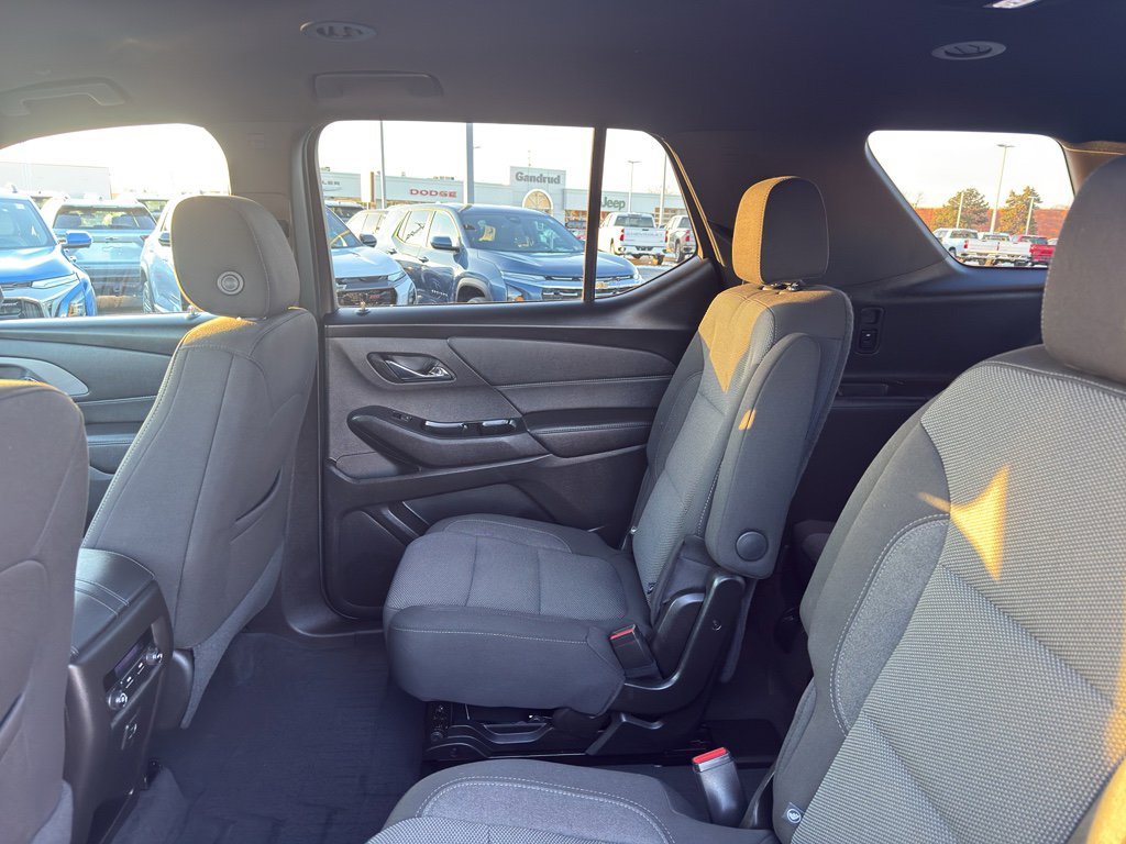 Used 2023 Chevrolet Traverse LT w/ Midnight/Sport Edition image 33