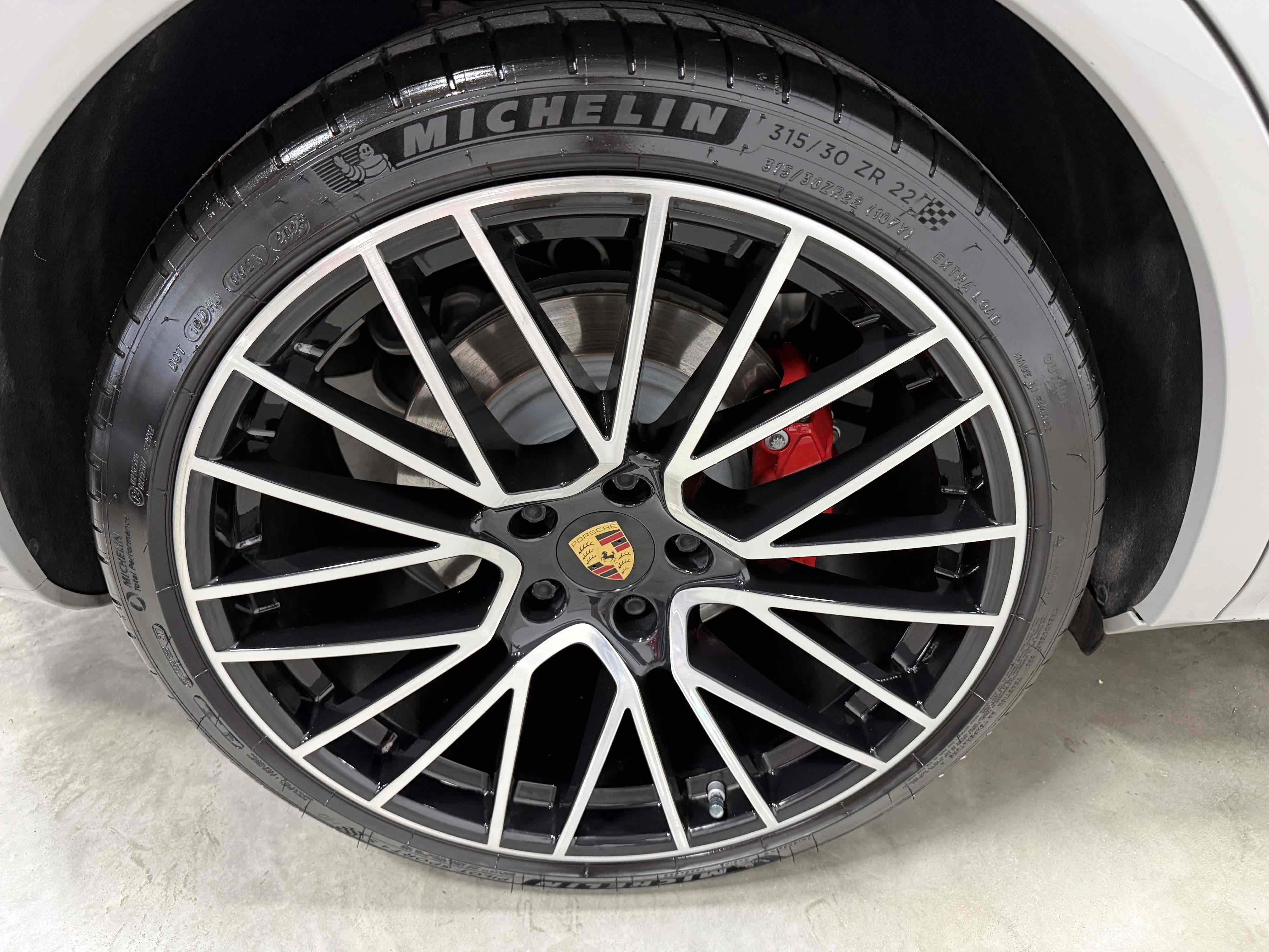 Used 2022 Porsche Cayenne GTS AWD/4WD image 36