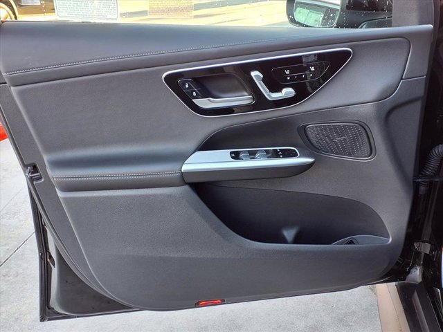 Used 2025 Mercedes-Benz GLC 300 image 12