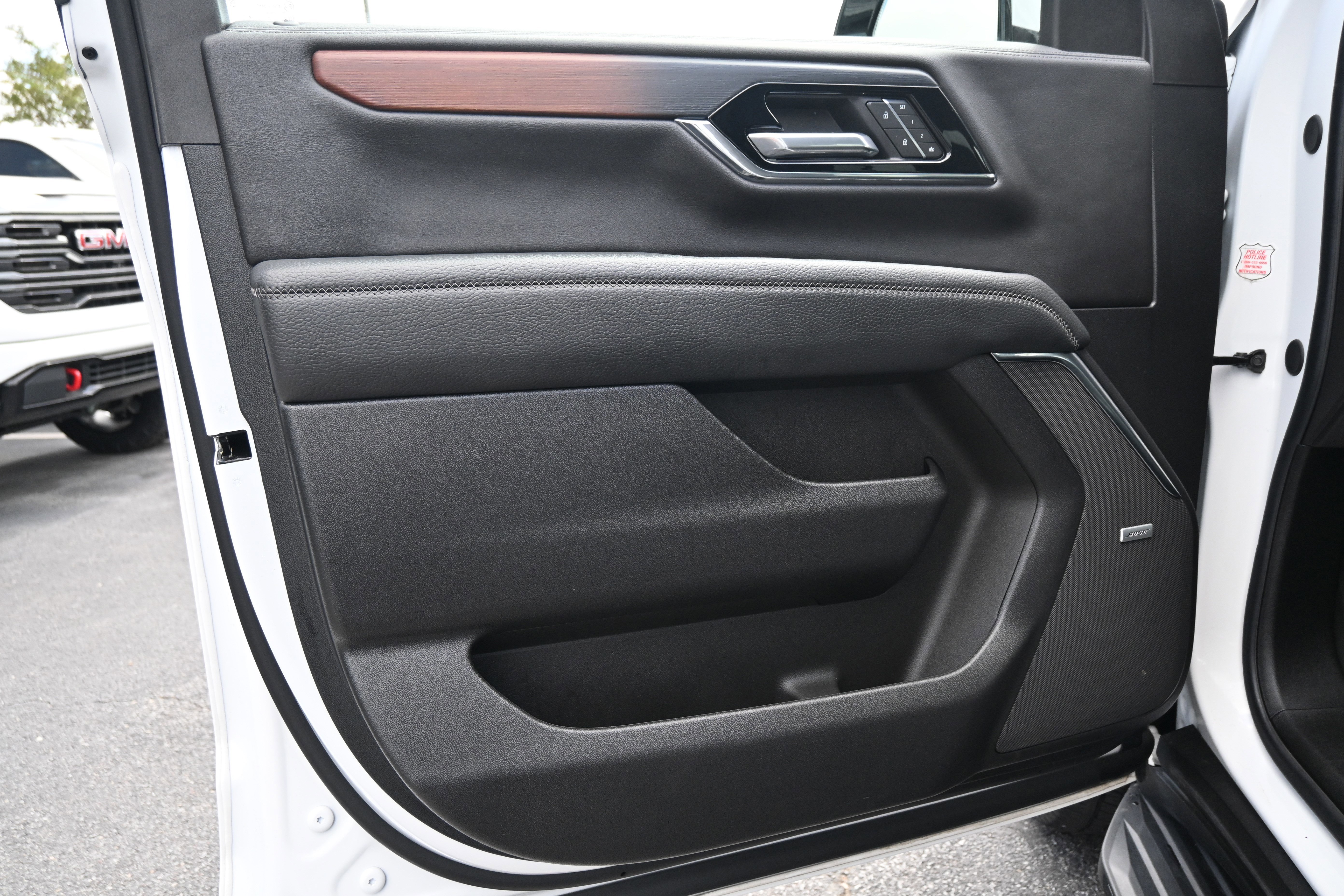 Used 2025 GMC Yukon Denali image 6