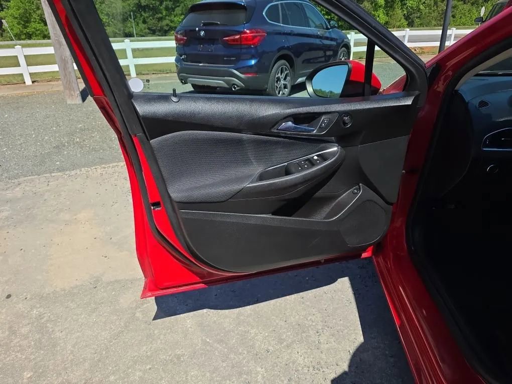 Used 2017 Chevrolet Cruze LS FWD image 32