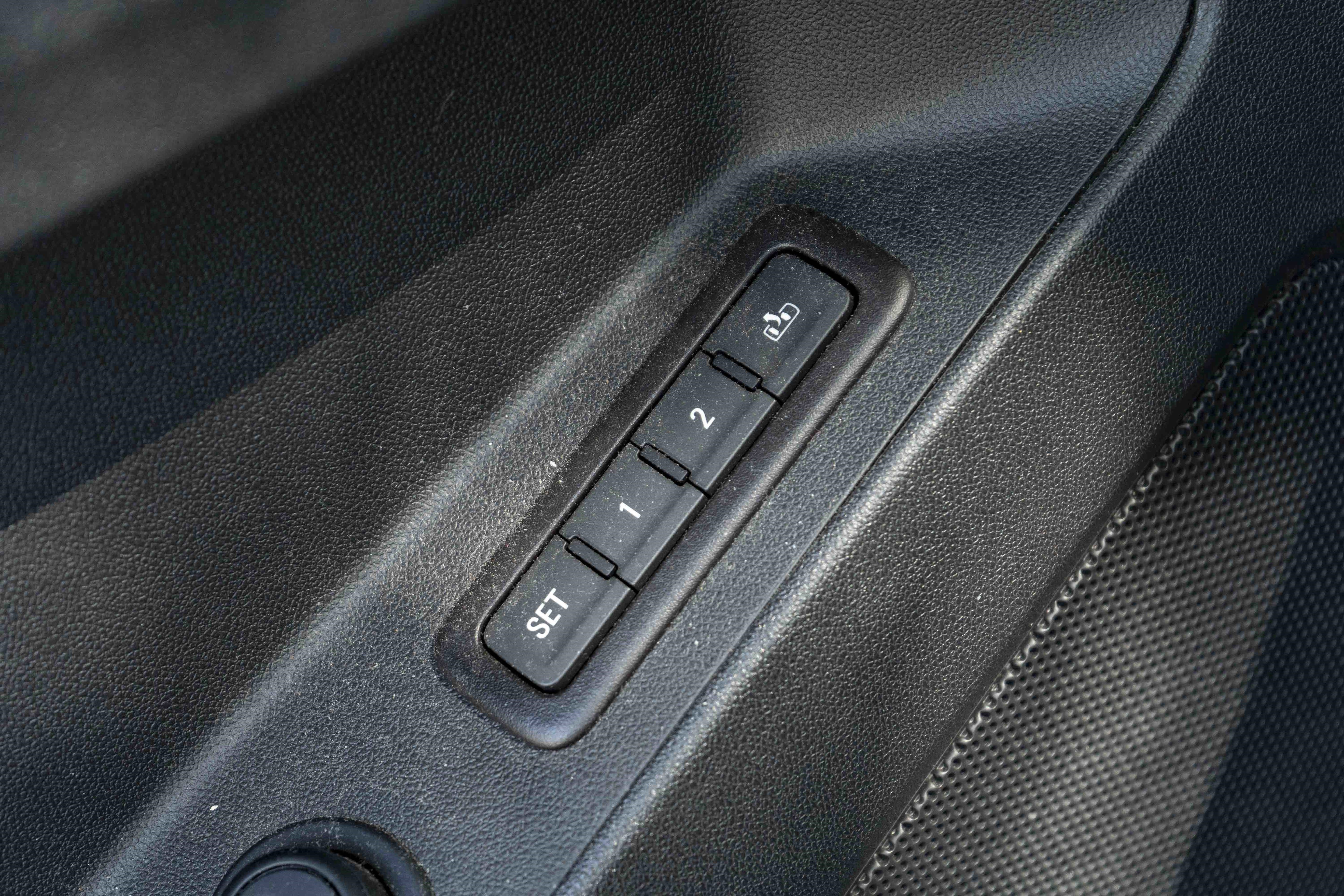 Used 2021 Chevrolet Equinox Premier FWD image 40