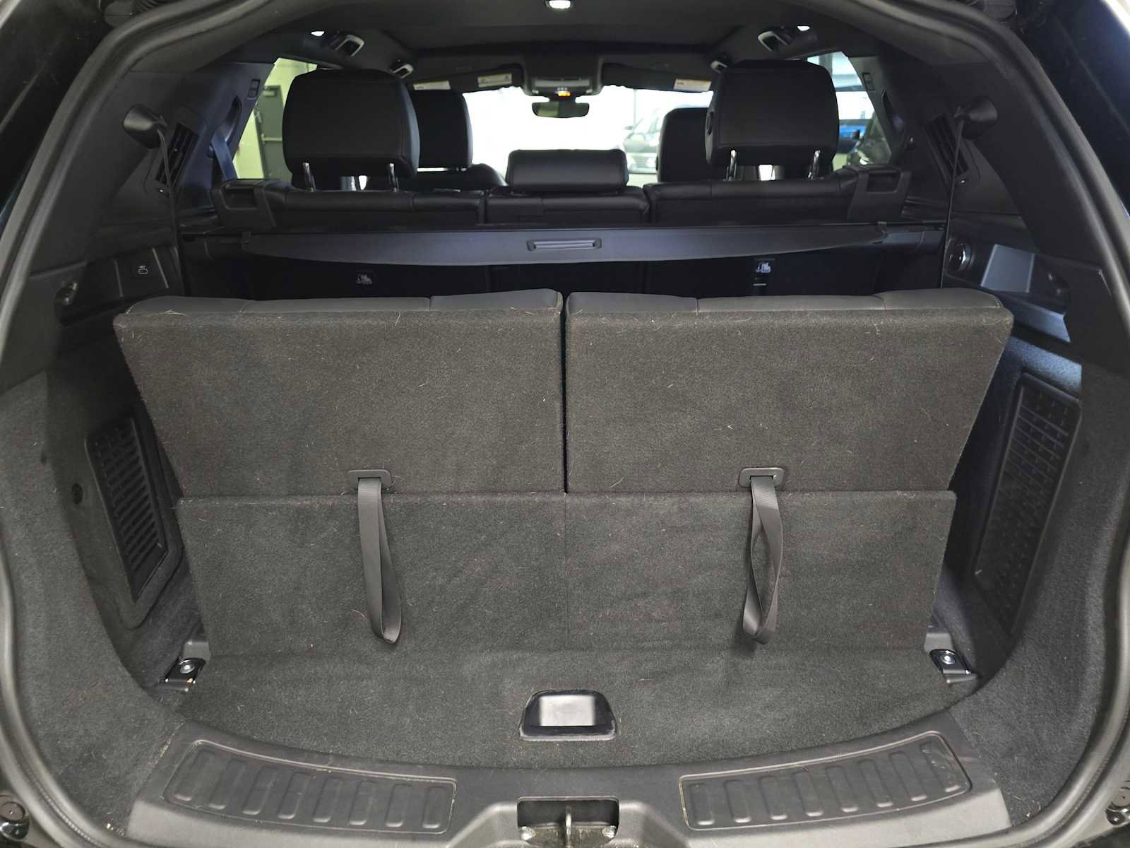 Certified 2025 Land Rover Discovery Sport Dynamic SE image 15