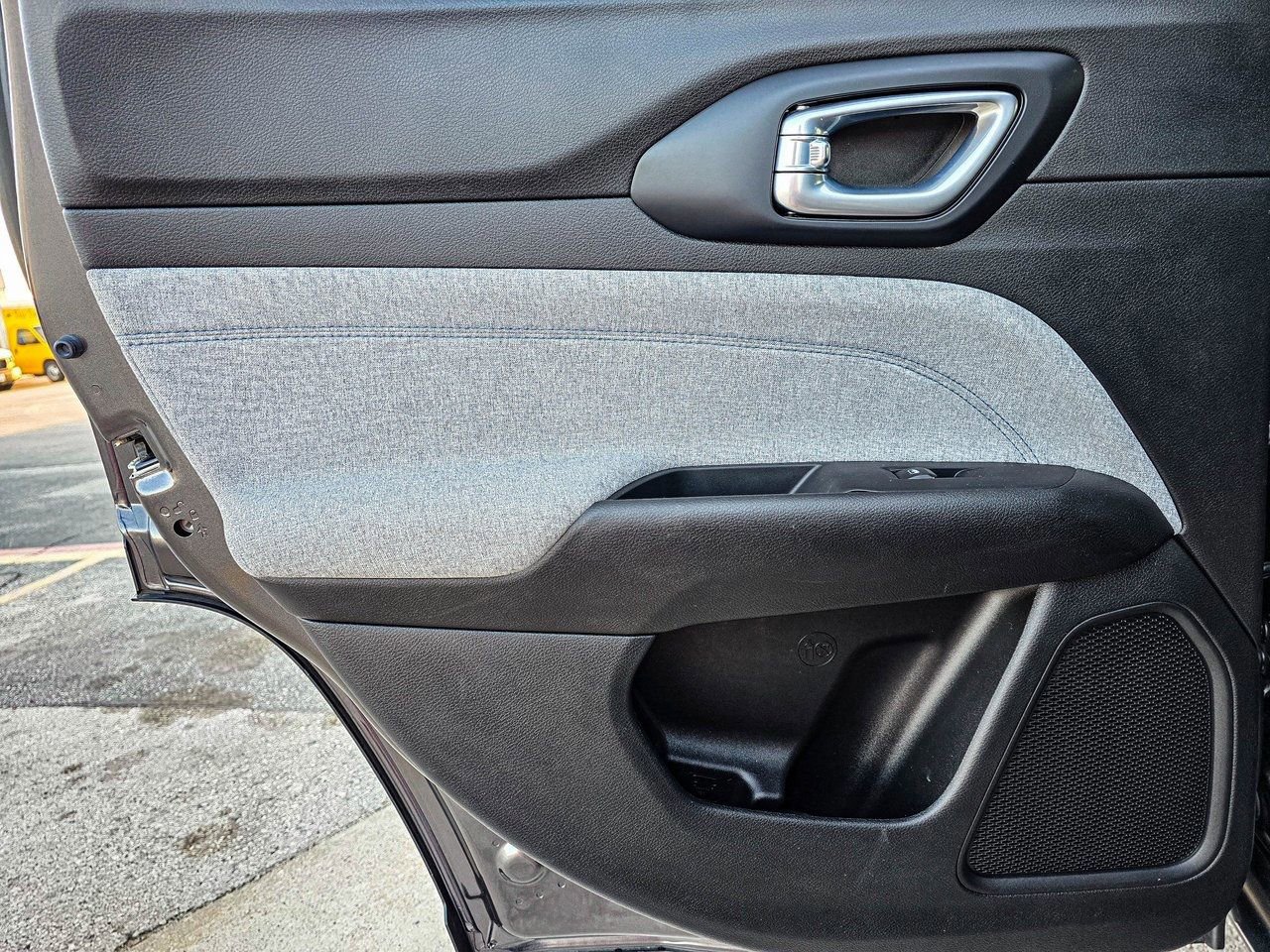 Used 2023 Jeep Compass Latitude w/ Convenience Group image 30