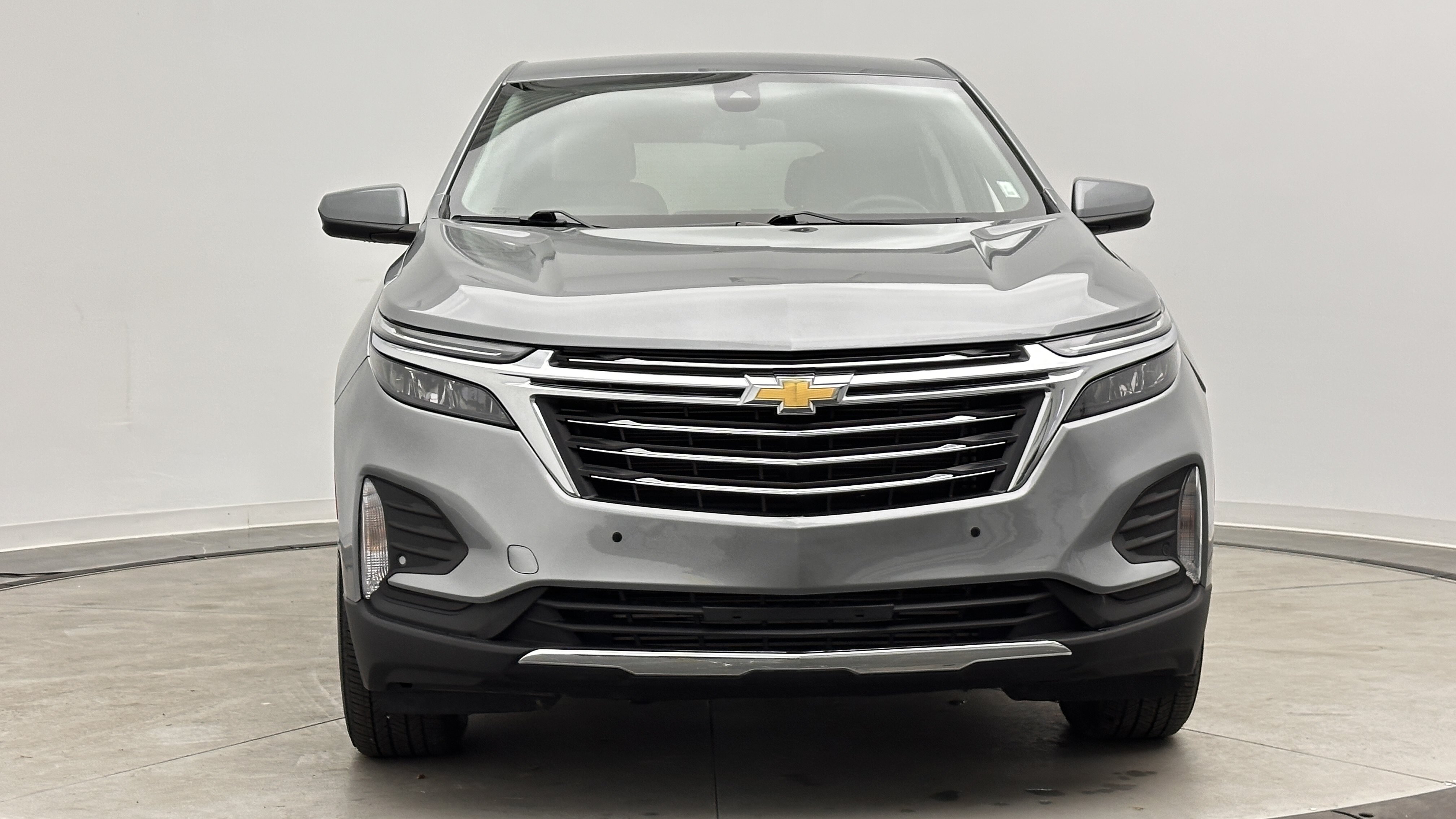 Used 2023 Chevrolet Equinox LT w/ Driver Convenience Package AWD/4WD image 2