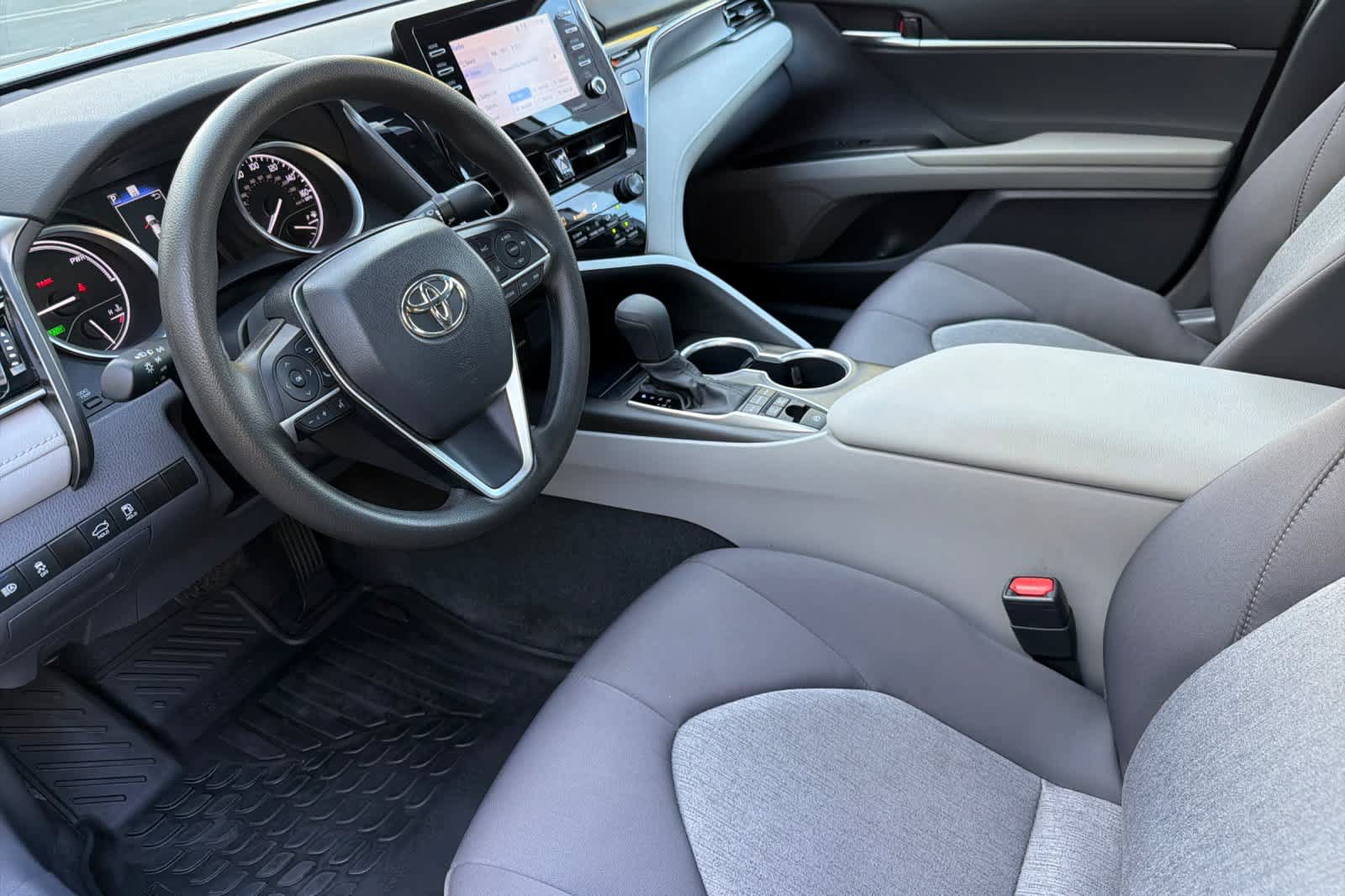 Used 2021 Toyota Camry LE FWD image 11