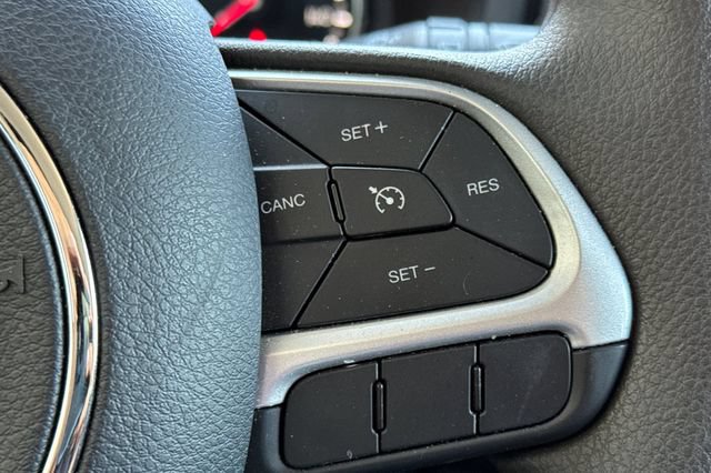 Used 2023 Jeep Renegade Latitude AWD/4WD image 39