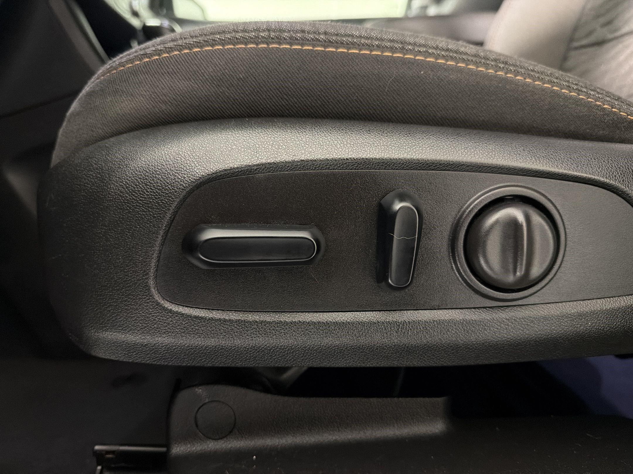 Used 2018 Chevrolet Equinox LT FWD image 12