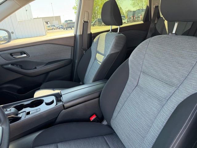 Used 2023 Nissan Rogue SV AWD/4WD image 16