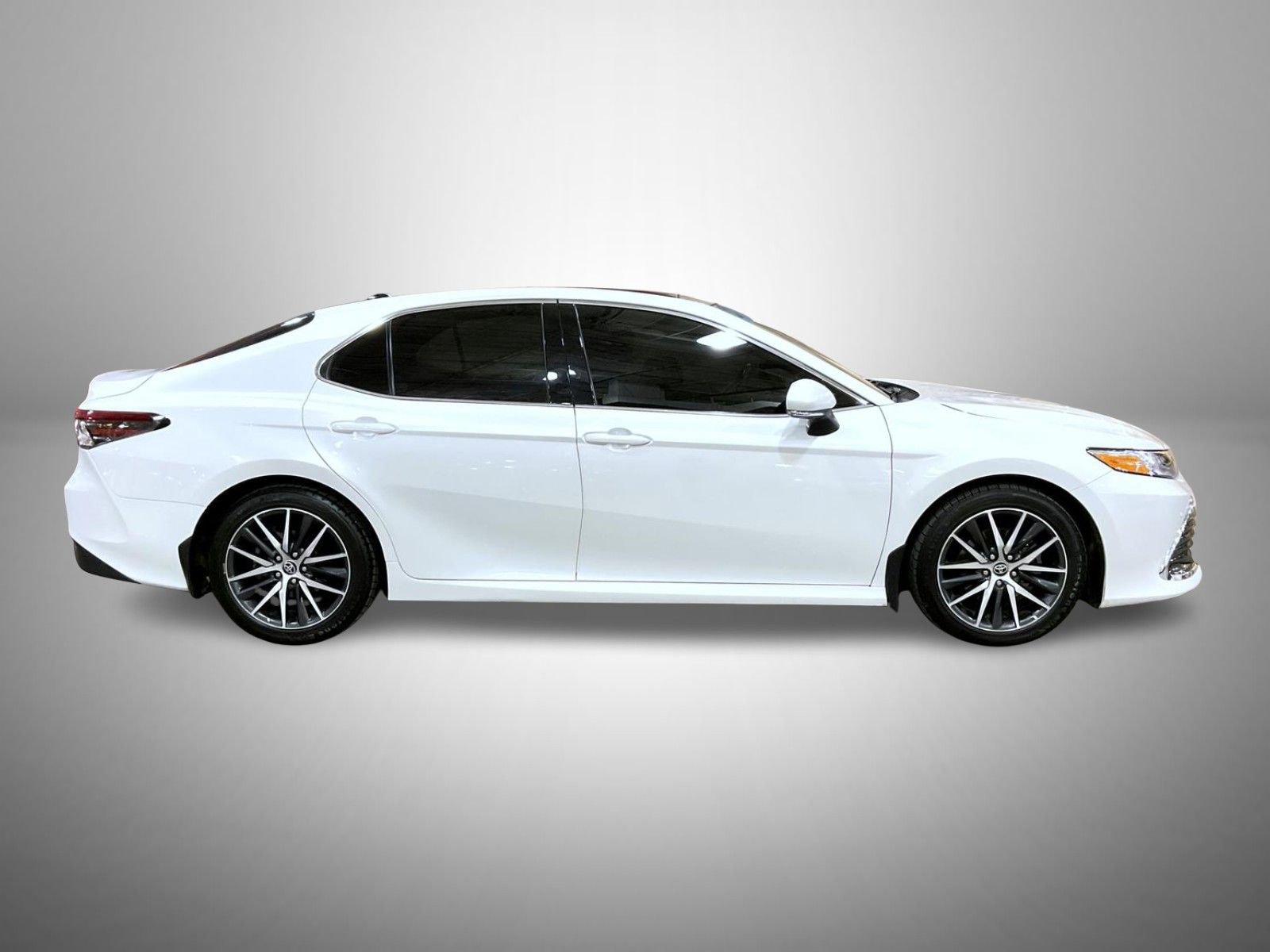 Used 2023 Toyota Camry XLE w/ Navigation Package image 4