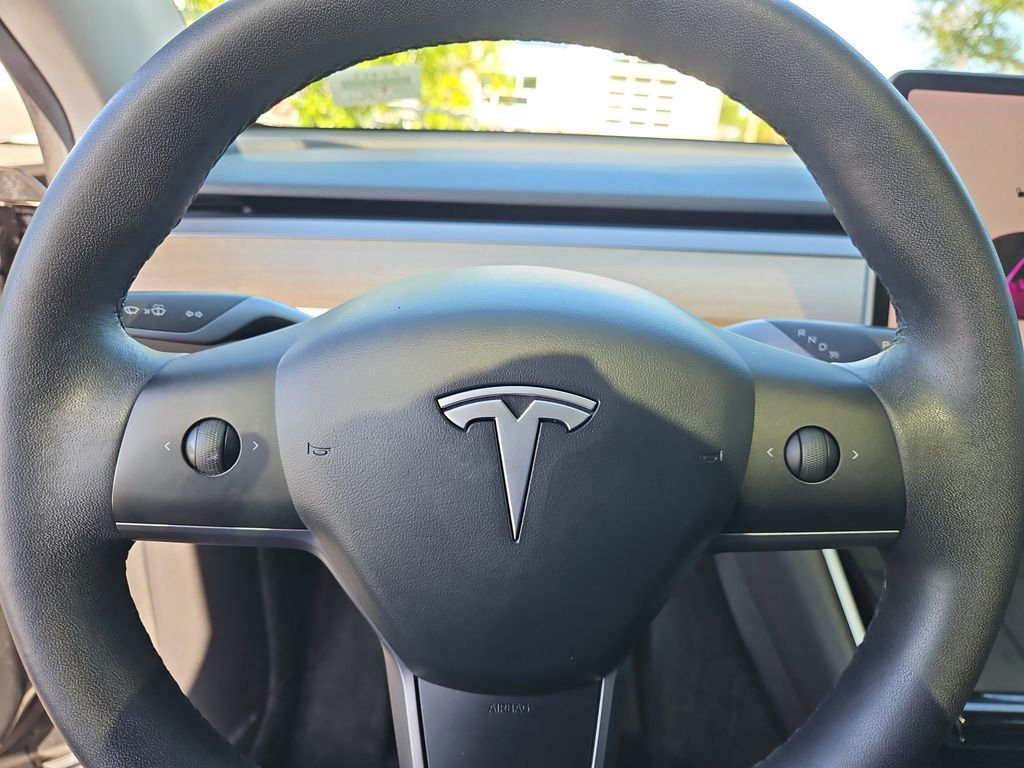 Used 2021 Tesla Model Y Long Range image 17