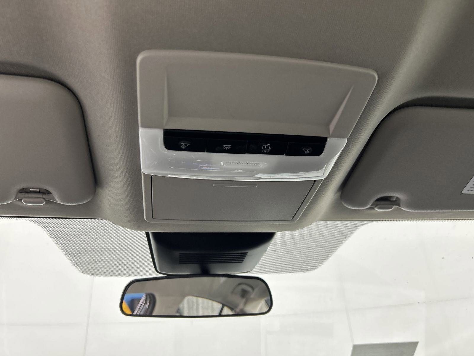 New 2025 Nissan Sentra SR FWD image 32