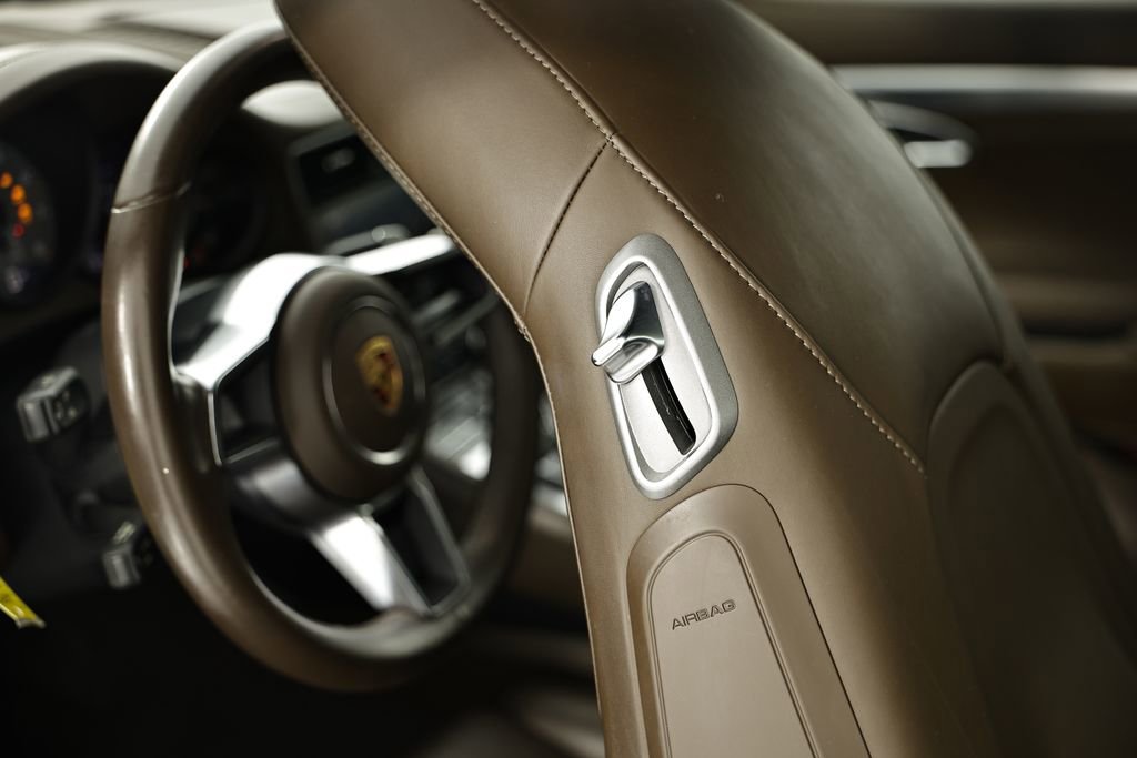 Certified 2018 Porsche 911 Targa 4S w/ Sportdesign Package image 28