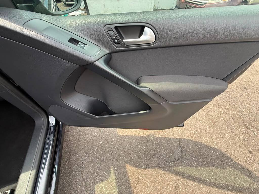 Used 2017 Volkswagen Tiguan Limited w/ Premium Package AWD/4WD image 10