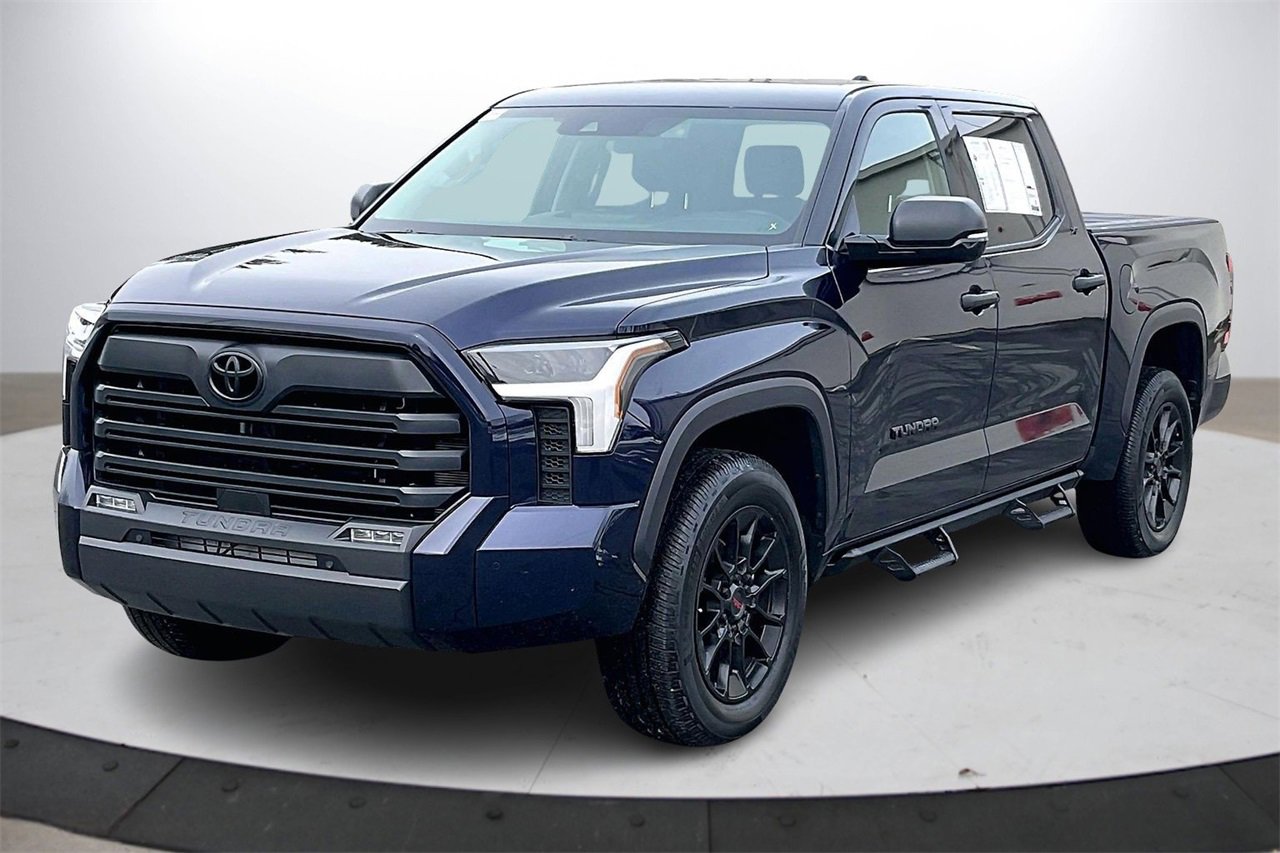 Used 2022 Toyota Tundra SR5 w/ SR5 Convenience Package image 4