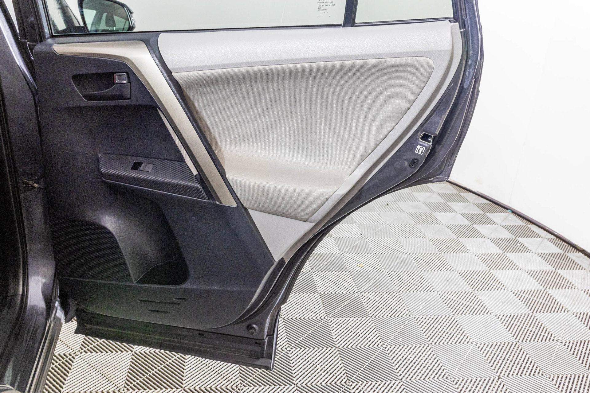 Used 2013 Toyota RAV4 XLE FWD image 43